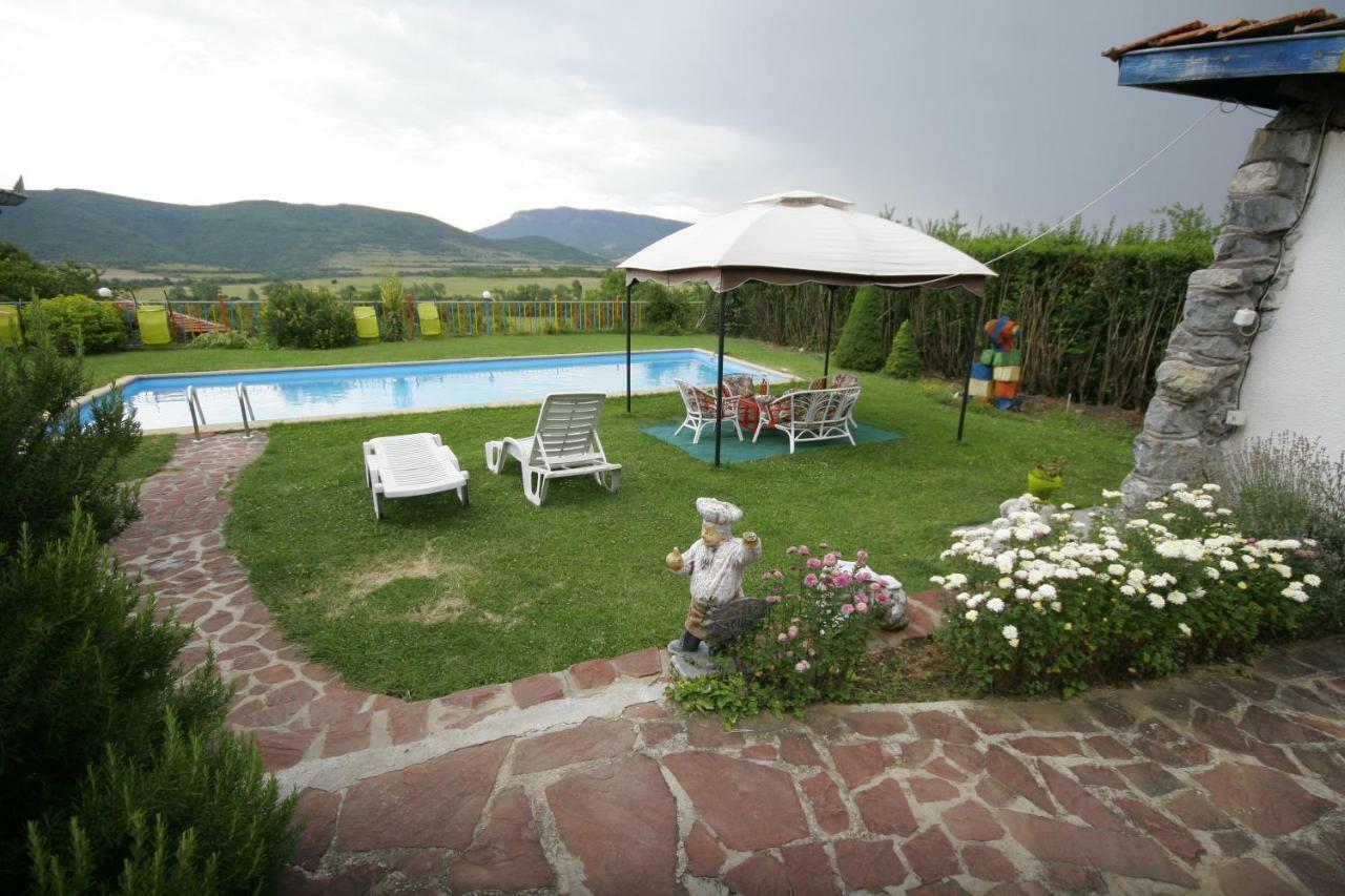 Chuchi Guest House 1 Zlatna Panega Екстер'єр фото