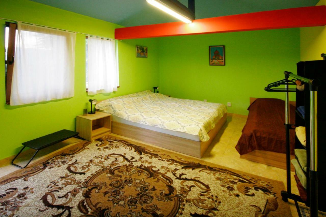Chuchi Guest House 1 Zlatna Panega Екстер'єр фото